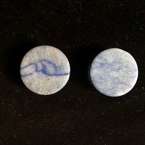 1” (25mm) blue stone plugs